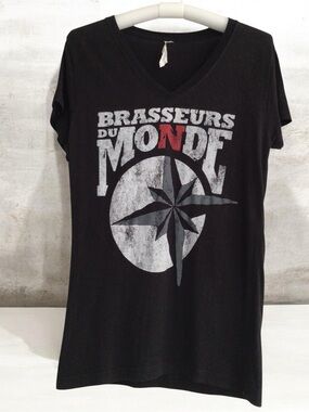 🩵Black Graphic V-Neck Tee